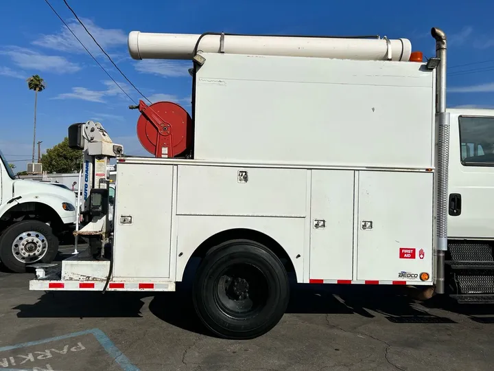 White, 2013 International DuraStar 4300 Image 6