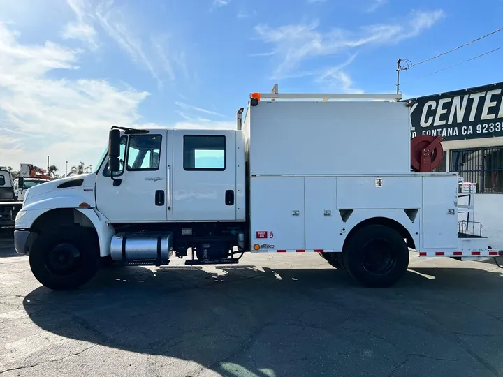 White, 2013 International DuraStar 4300 Image 29