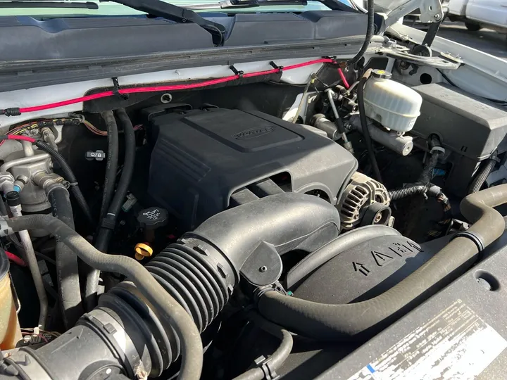 White, 2008 Chevrolet Silverado 2500HD Image 19