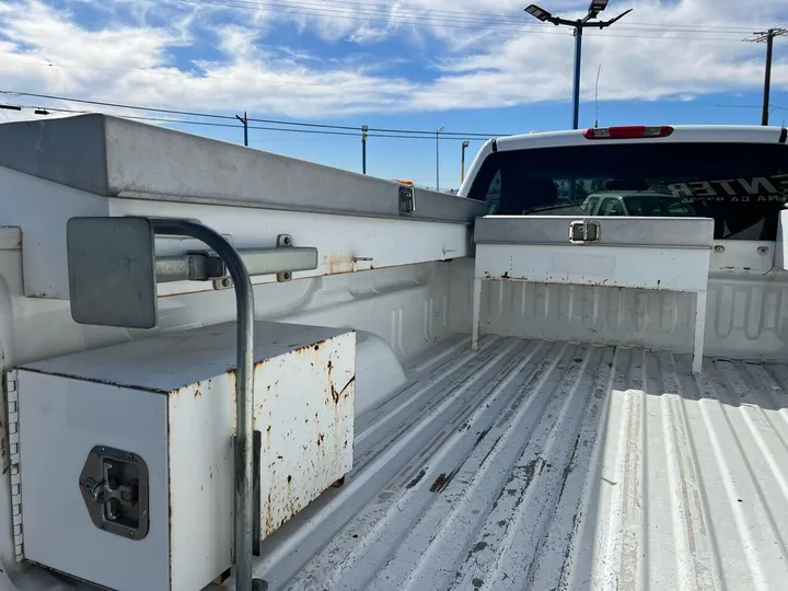 White, 2008 Chevrolet Silverado 2500HD Image 11