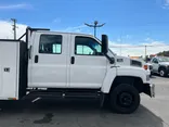 White, 2004 GMC TopKick C5500 Thumnail Image 5