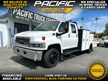 White, 2004 GMC TopKick C5500 Image 