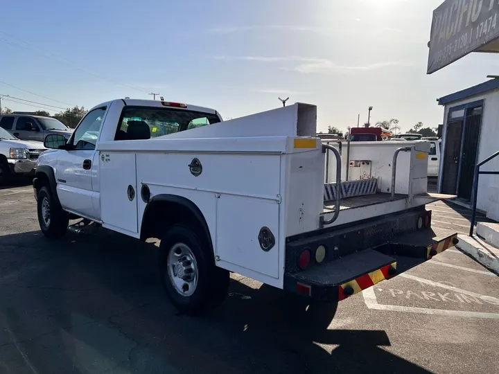 White, 2006 Chevrolet Silverado 2500HD Image 12