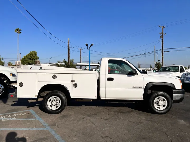 White, 2006 Chevrolet Silverado 2500HD Image 4