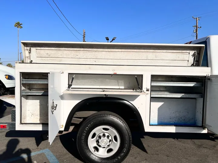 White, 2006 Chevrolet Silverado 2500HD Image 7