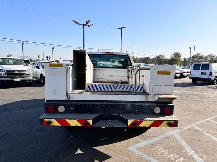 White, 2006 Chevrolet Silverado 2500HD Image 11