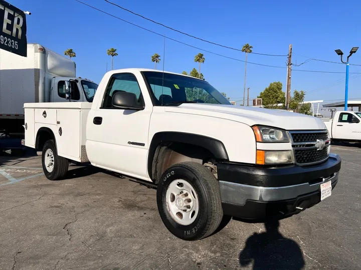 White, 2006 Chevrolet Silverado 2500HD Image 3