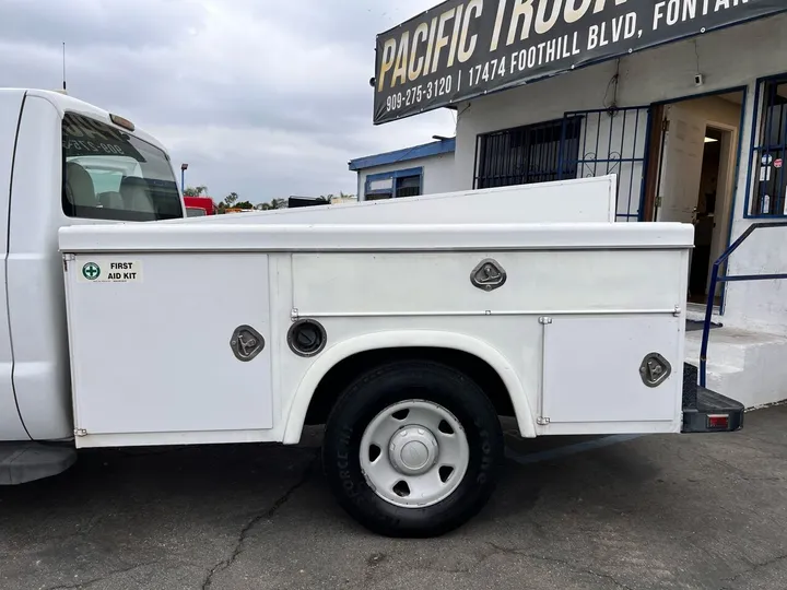 White, 2008 Ford F-250 Super Duty Image 13