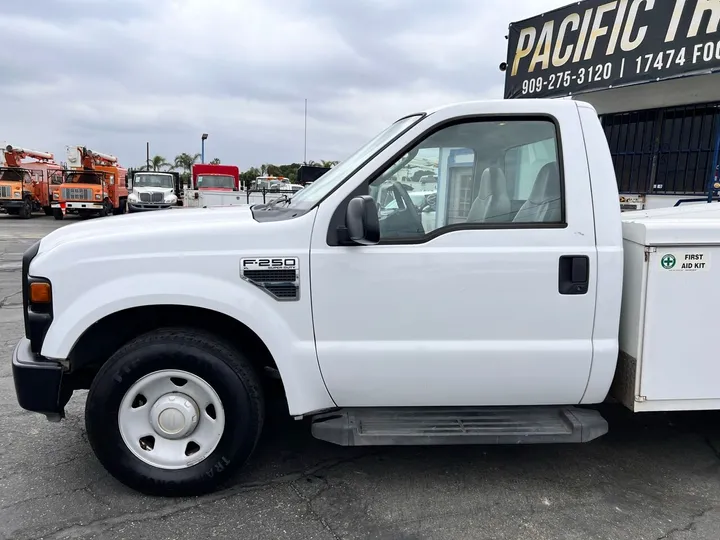 White, 2008 Ford F-250 Super Duty Image 14