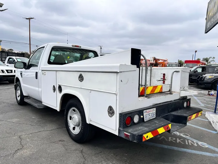 White, 2008 Ford F-250 Super Duty Image 11