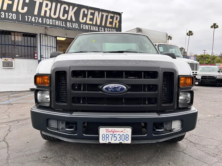 White, 2008 Ford F-250 Super Duty Image 2