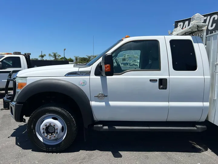 White, 2011 Ford F-550 Super Duty Image 20