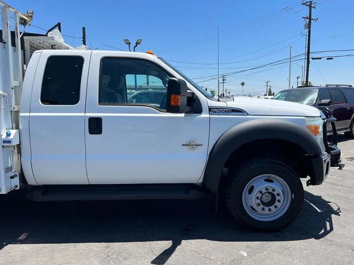 White, 2011 Ford F-550 Super Duty Image 8