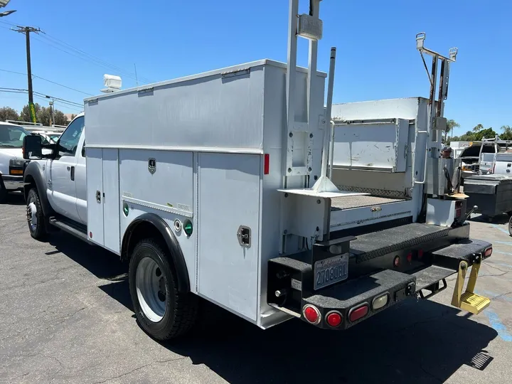 White, 2011 Ford F-550 Super Duty Image 18