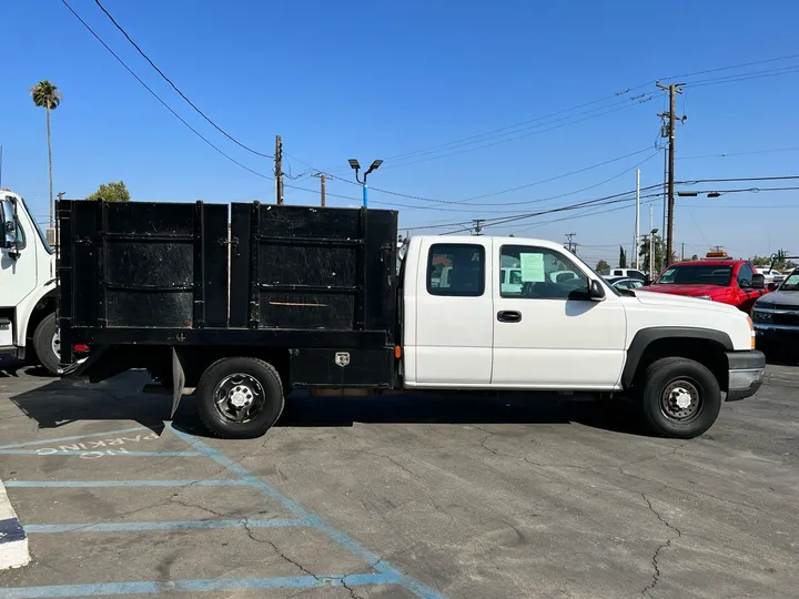 White, 2007 Chevrolet Silverado 2500HD Classic Image 4