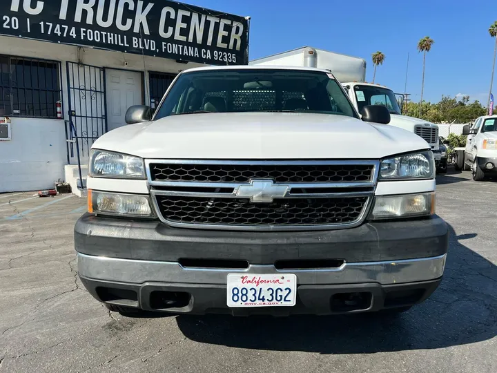 White, 2007 Chevrolet Silverado 2500HD Classic Image 2