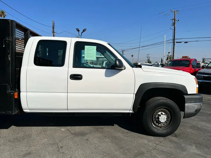 White, 2007 Chevrolet Silverado 2500HD Classic Image 5