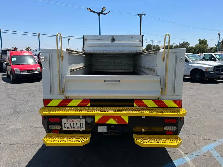 White, 2011 Ford F-350 Super Duty Image 9