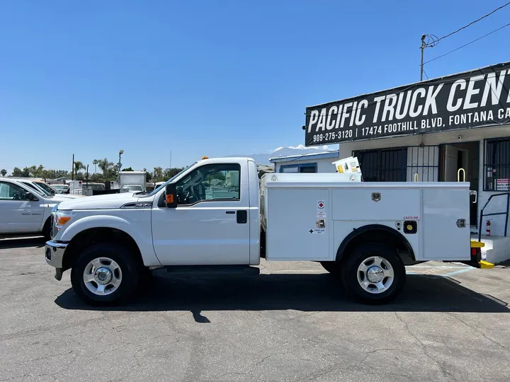 White, 2011 Ford F-350 Super Duty Image 14