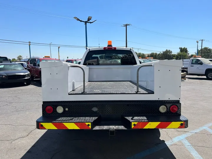 White, 2004 Dodge Ram 2500 Image 10