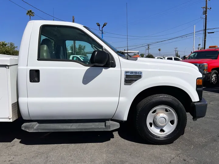 White, 2008 Ford F-250 Super Duty Image 5