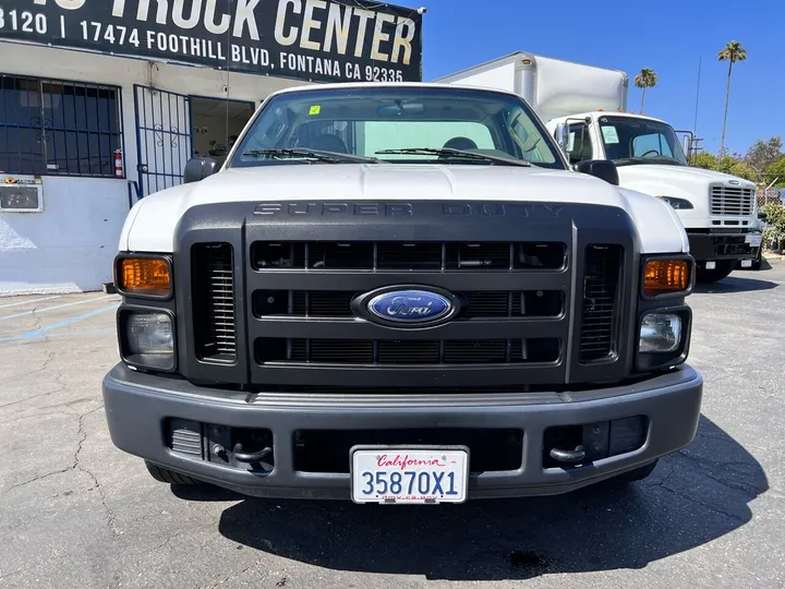 White, 2008 Ford F-250 Super Duty Image 2