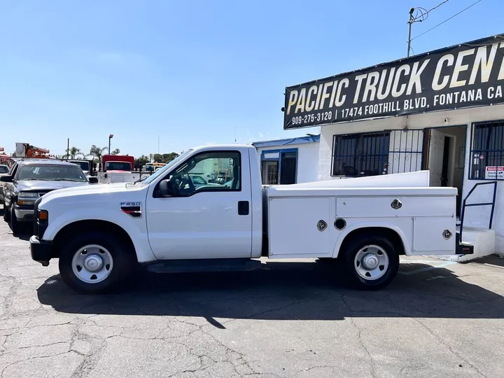 White, 2008 Ford F-250 Super Duty Image 13