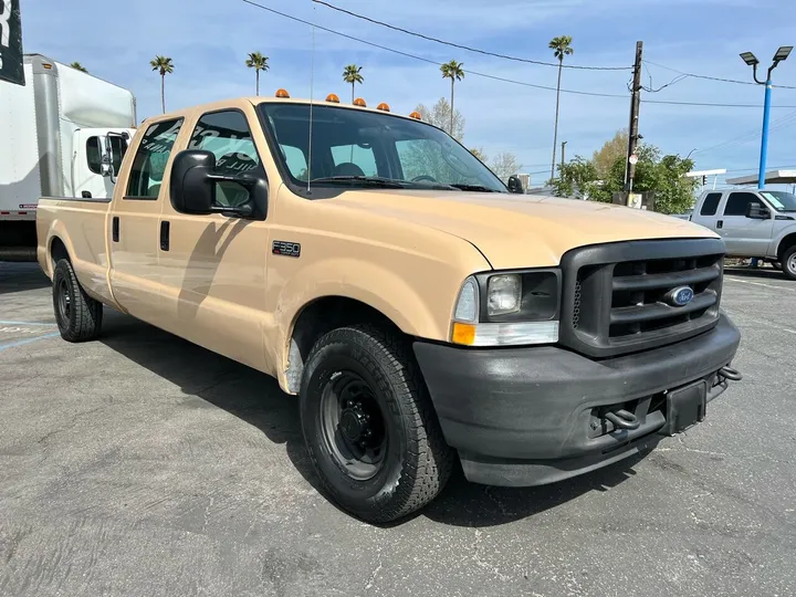 Tan, 2004 Ford F-350 Super Duty Image 4