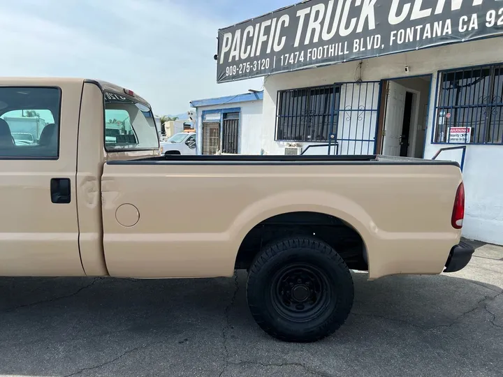 Tan, 2004 Ford F-350 Super Duty Image 12