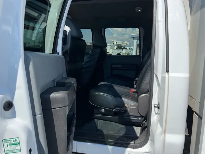 White, 2011 Ford F-550 Super Duty Image 21