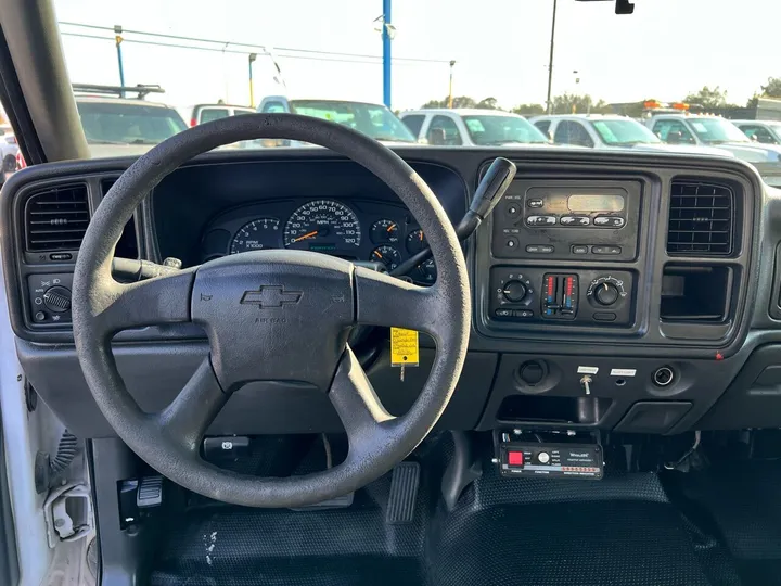 White, 2005 Chevrolet Silverado 1500 Image 18