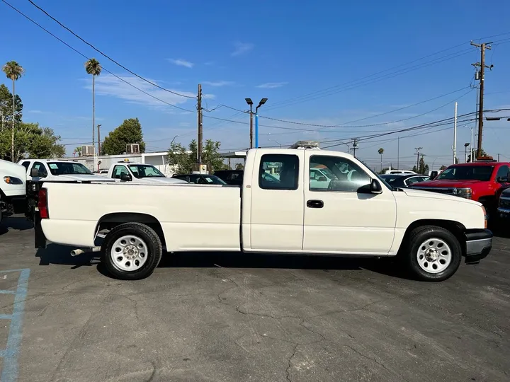 White, 2005 Chevrolet Silverado 1500 Image 4