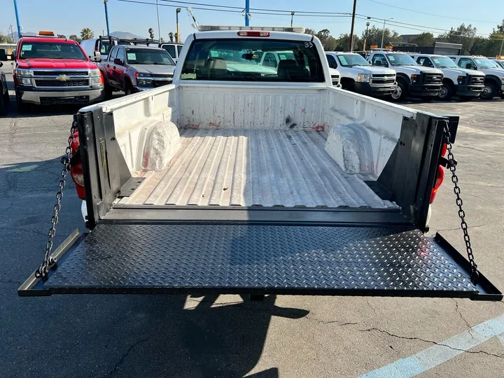 White, 2005 Chevrolet Silverado 1500 Image 12