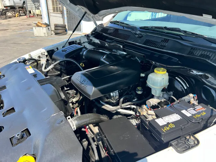 White, 2017 RAM 1500 Image 23
