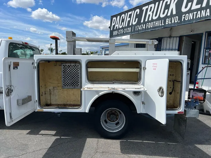 White, 2006 Ford F-350 Super Duty Image 13