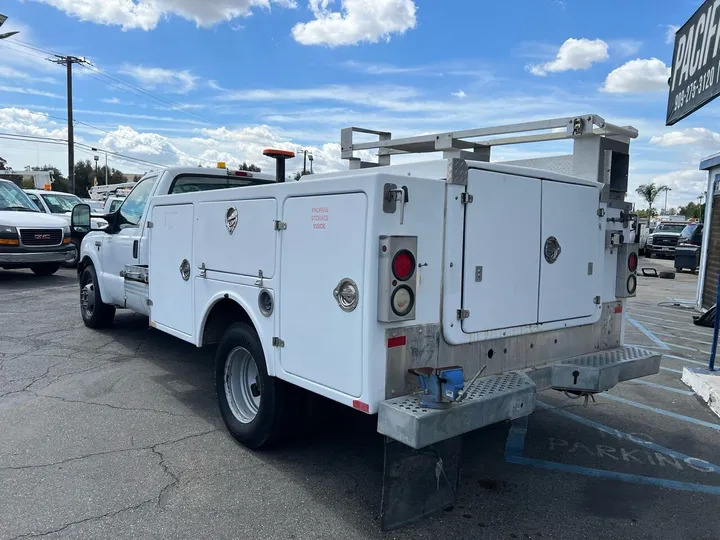 White, 2006 Ford F-350 Super Duty Image 11