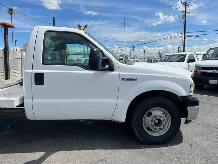 White, 2006 Ford F-350 Super Duty Image 5