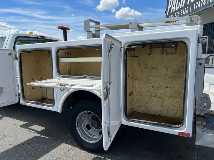 White, 2006 Ford F-350 Super Duty Image 14