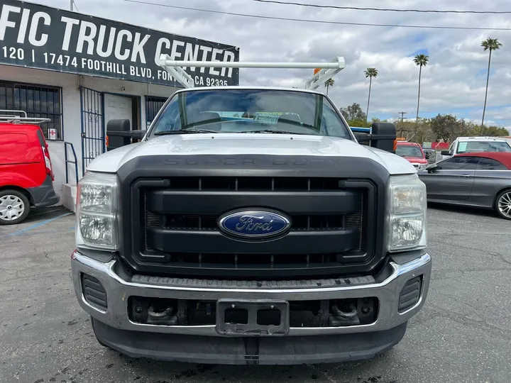 White, 2016 Ford F-350 Super Duty Image 2