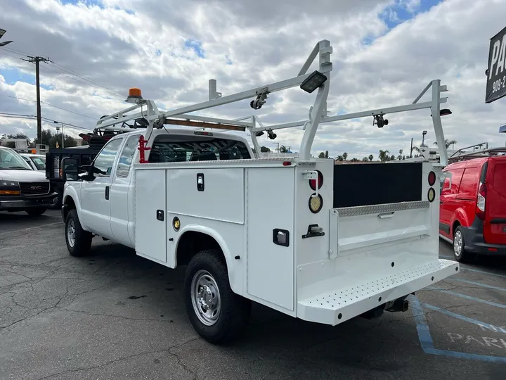 White, 2016 Ford F-350 Super Duty Image 16