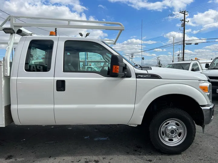 White, 2016 Ford F-350 Super Duty Image 5