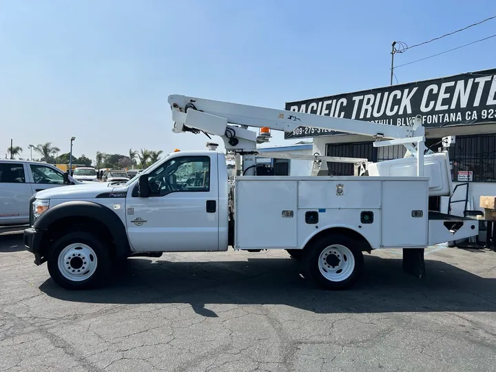 White, 2011 Ford F-450 Super Duty Image 18