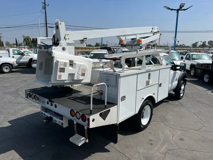 White, 2011 Ford F-450 Super Duty Image 11