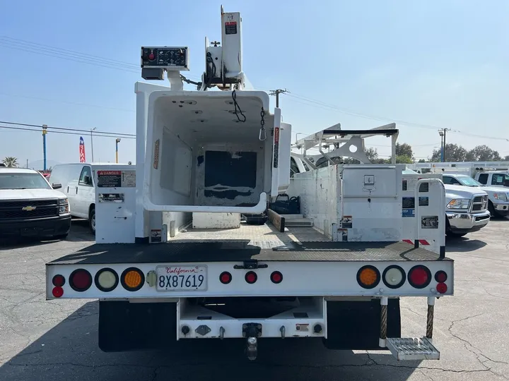 White, 2011 Ford F-450 Super Duty Image 12