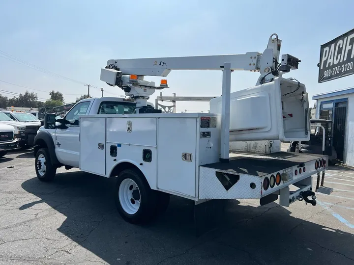 White, 2011 Ford F-450 Super Duty Image 17