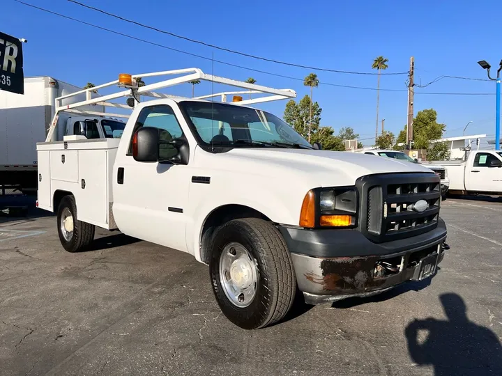 White, 2006 Ford F-250 Super Duty Image 3