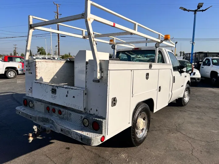 White, 2006 Ford F-250 Super Duty Image 11