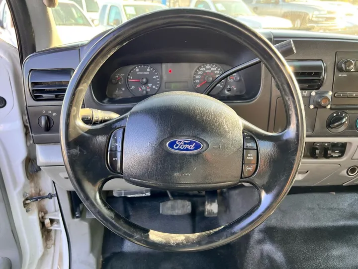 White, 2006 Ford F-250 Super Duty Image 23