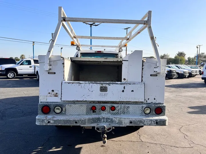 White, 2006 Ford F-250 Super Duty Image 12