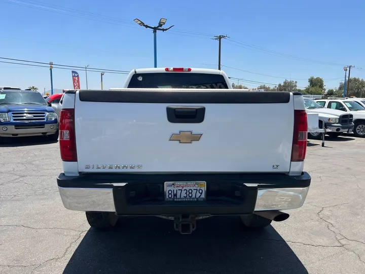 White, 2009 Chevrolet Silverado 2500HD Image 9